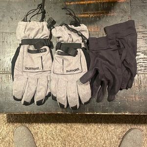 Burton glove with a little wear in thumbs only used three trips skiing!